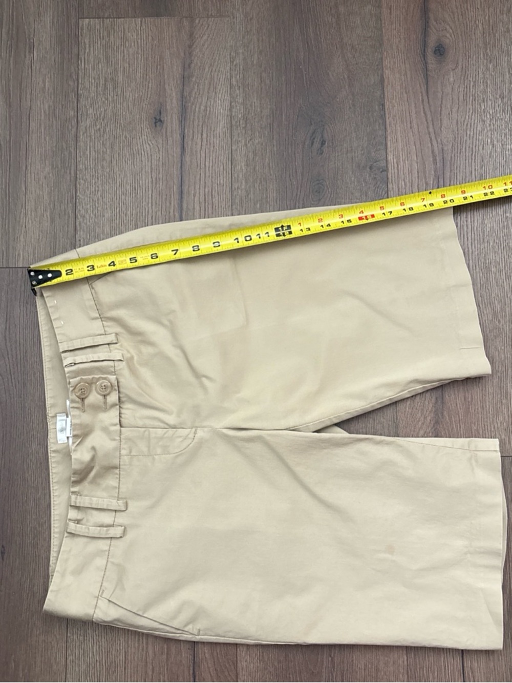 Old Navy Beige Women's Bermuda Shorts - Picture 2 of 6